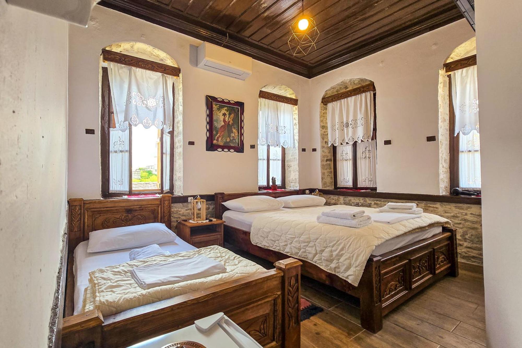 Silver Hill Guesthouse Gjirokastër Quarto foto